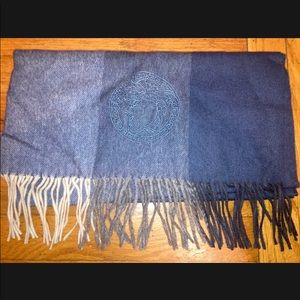 Authentic Versace Men’s Unisex Medusa Scarf 68”x 14.5” Gray Wool